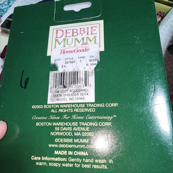 DEBBIE MUMM NWT CHRISTMAS SANTA CHEESE SPREADER KNIVES - Picture 2 of 3